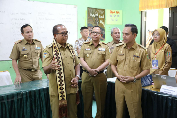 Pj. Gubernur Samsudin Pantau Pelaksanaan PPDB di SMAN 2  Bandar Lampung